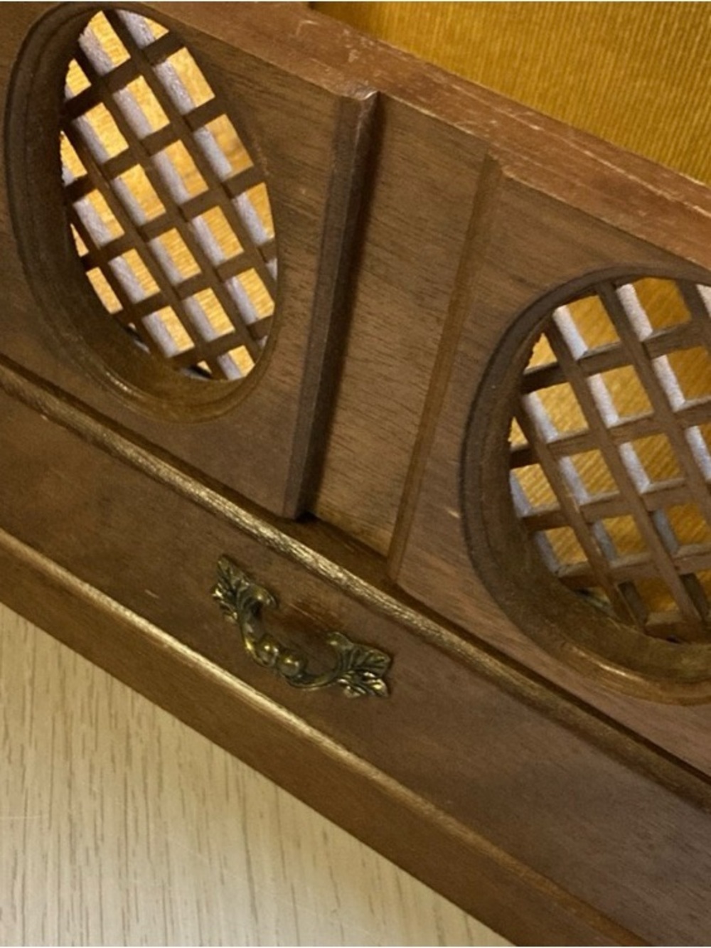 Vintage Brown Wooden Musical Jewelry Chest with Lattice Doors, One Drawer Box - Picture 13 of 17